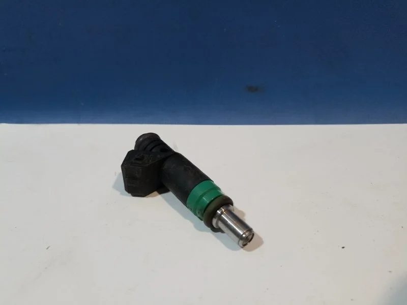 Форсунка топливная Ford Fiesta 2001 - 2008 1429840