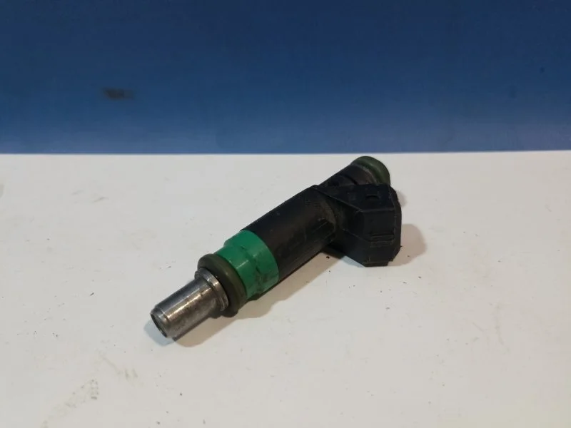 Форсунка топливная Ford Focus 2 2005-2011 1429840