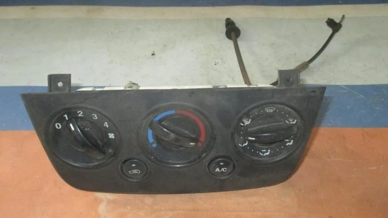Блок кнопок управления печкой Ford Fiesta 2001 - 2008 1426732