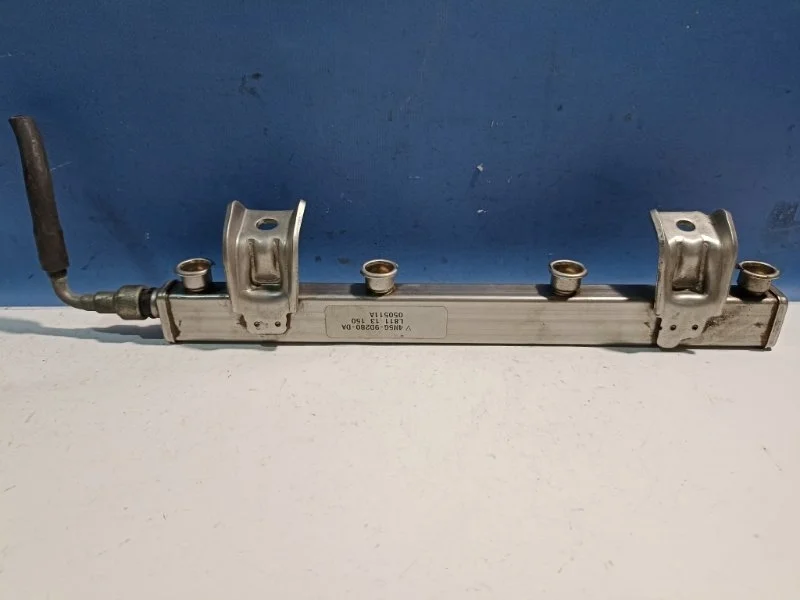 Рампа топливная Ford Mondeo 3 2000-2007 1356996