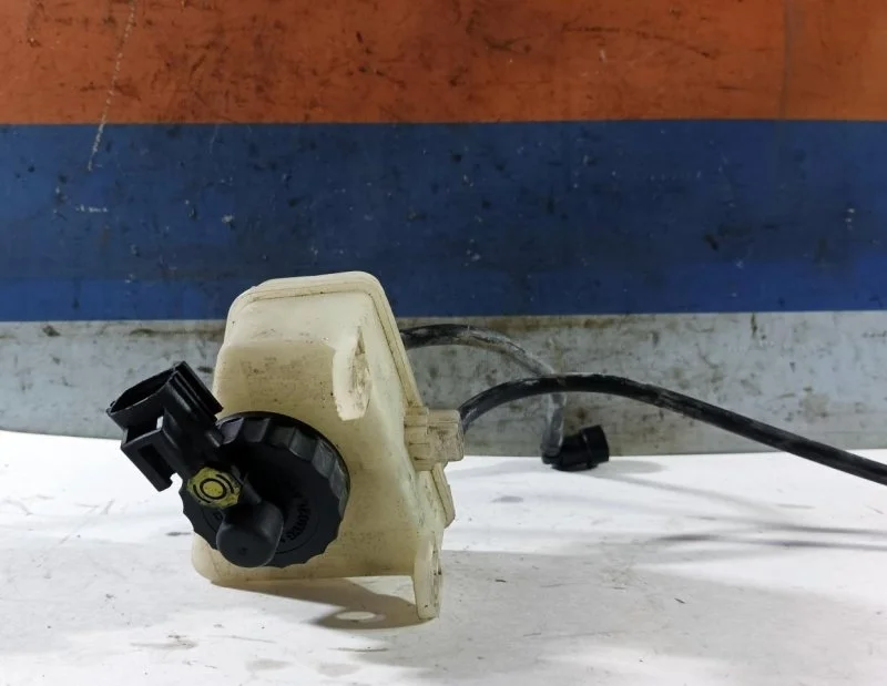 Бачок тормозной жидкости Ford Focus 1 1307507