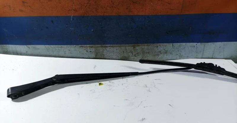 Поводок дворника Ford Focus 1 1064742, передний правый