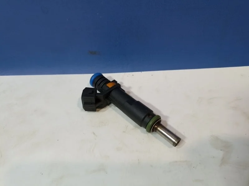 Форсунка топливная Opel Astra H 2004-2014 55353806