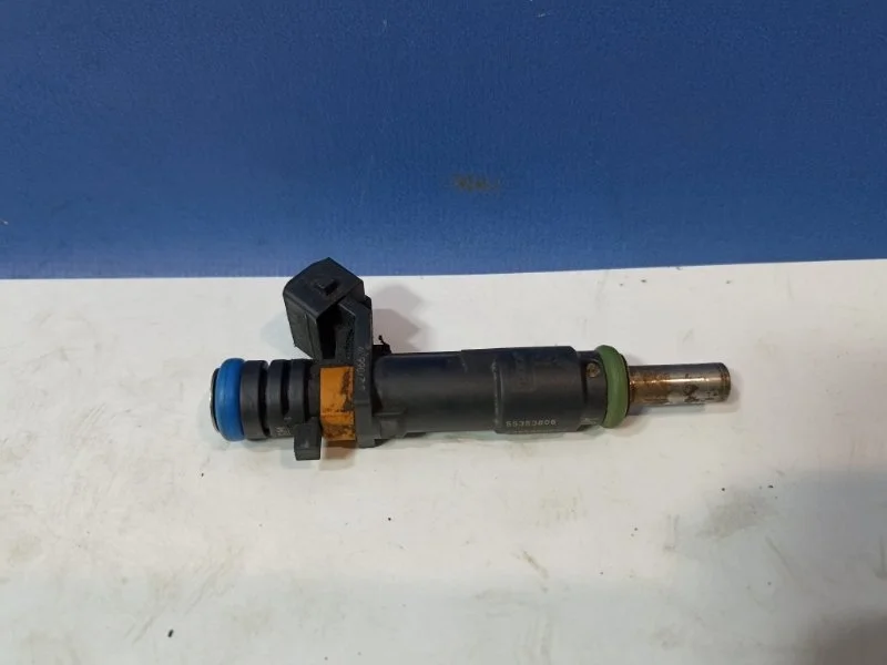 Форсунка топливная Opel Astra H 2004-2014 55353806