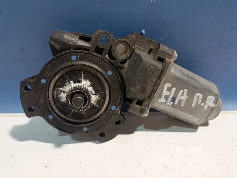 Моторчик стеклоподъемника Hyundai Elantra Hd 2006 - 2011 824602H000, передний правый