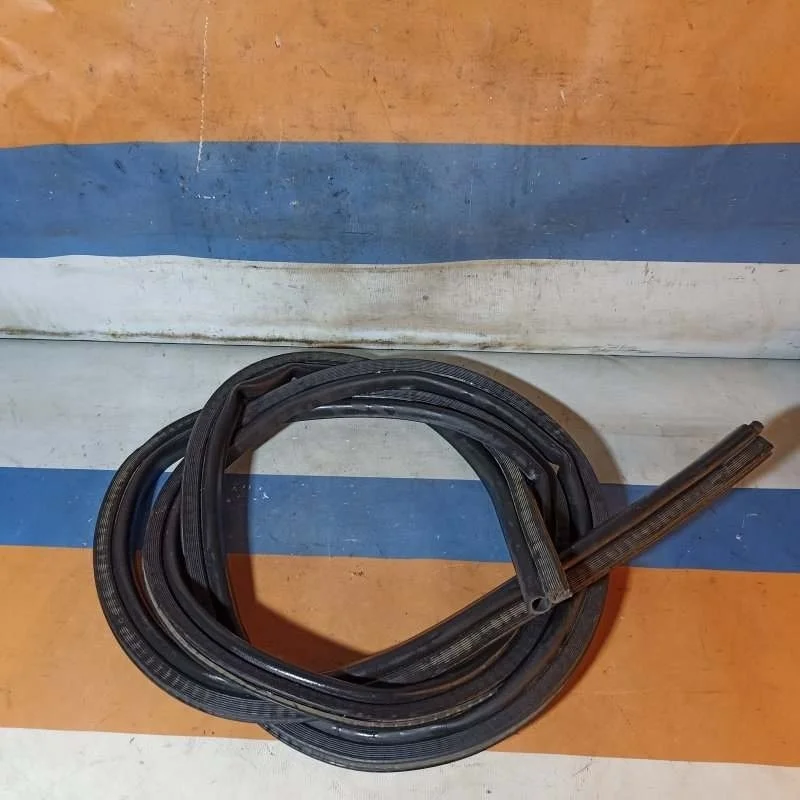 Уплотнитель багажника Renault Logan 1 2012 6001547022 1.4 K7J710