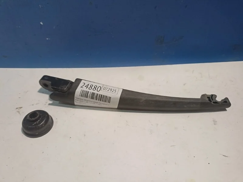 Поводок дворника двери багажника Kia Ceed 1 2007 988111H000 ED 1.6 G4FC