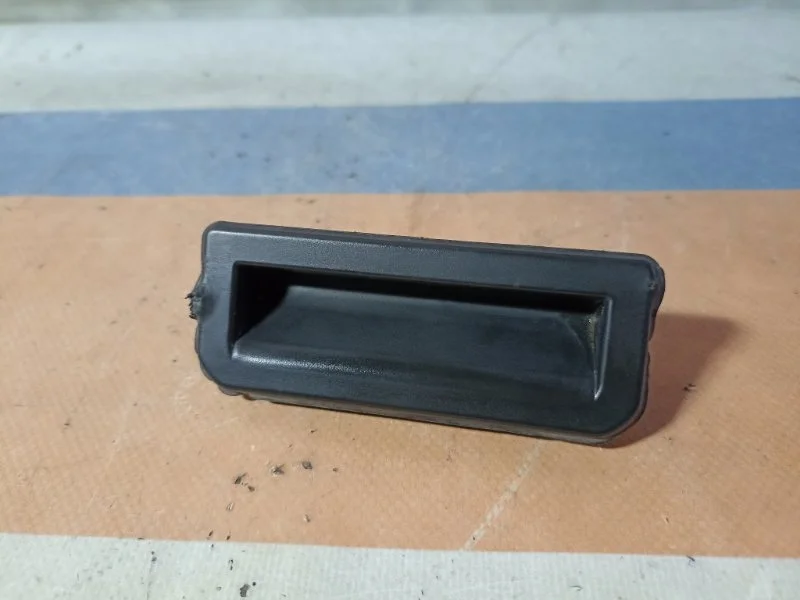 Кнопка открывания багажника наружная Volkswagen Polo 2017 6V0827566 СЕДАН 1.6 CWVA