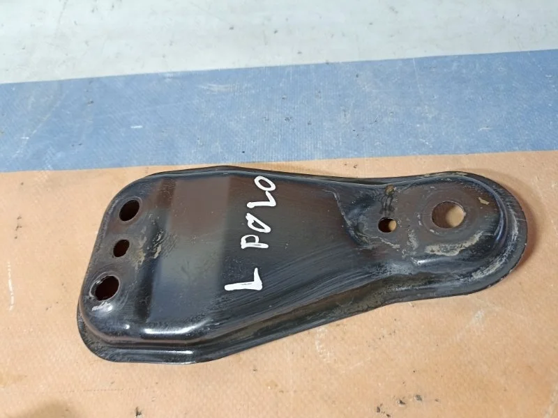 Кронштейн подрамника Volkswagen Polo 2017 6R0199517 СЕДАН 1.6 CWVA, левый