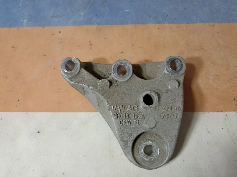 Кронштейн опоры ДВС Volkswagen Polo 2017 6R0199185A СЕДАН 1.6 CWVA