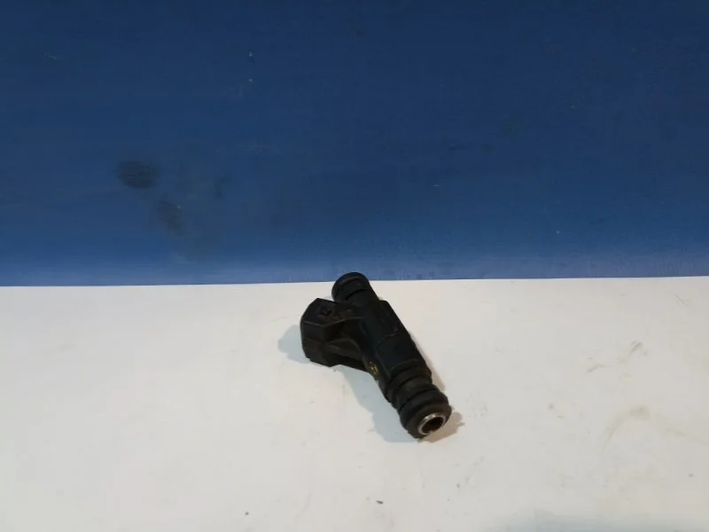 Форсунка топливная Audi A3 1998 - 2003 06A906031BA AGU 1.8T