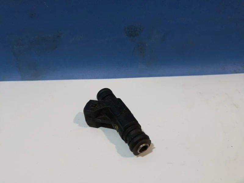 Форсунка топливная Audi A3 1998 - 2003 06A906031BA AGU 1.8T