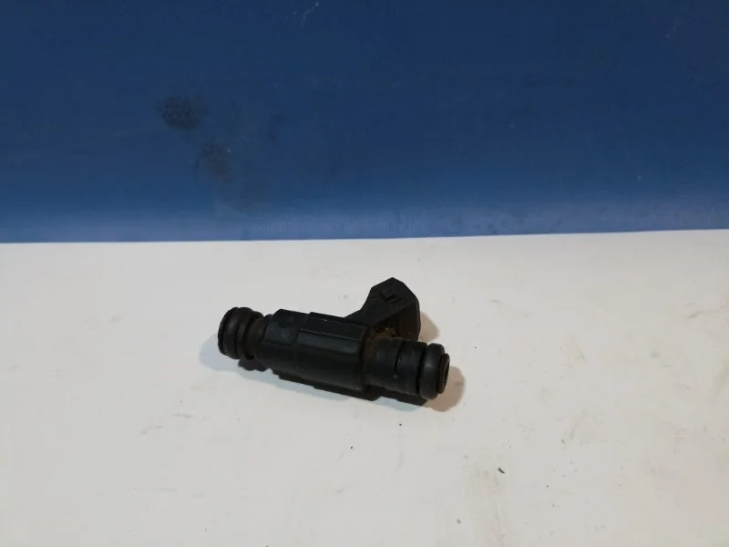 Форсунка топливная Audi A3 1998 - 2003 06A906031BA AGU 1.8T