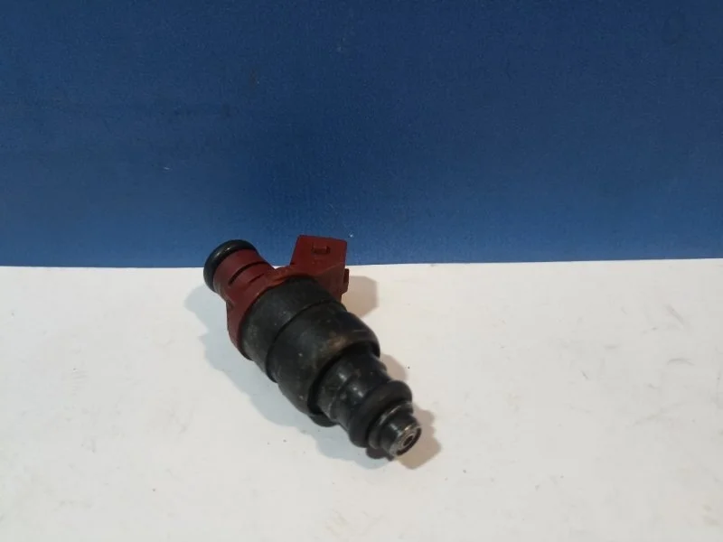 Форсунка топливная Volkswagen Passat B5 2000 - 2005 078133551BA