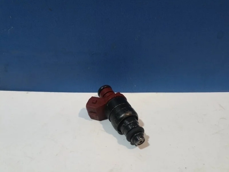 Форсунка топливная Volkswagen Passat B5 2000 - 2005 078133551BA