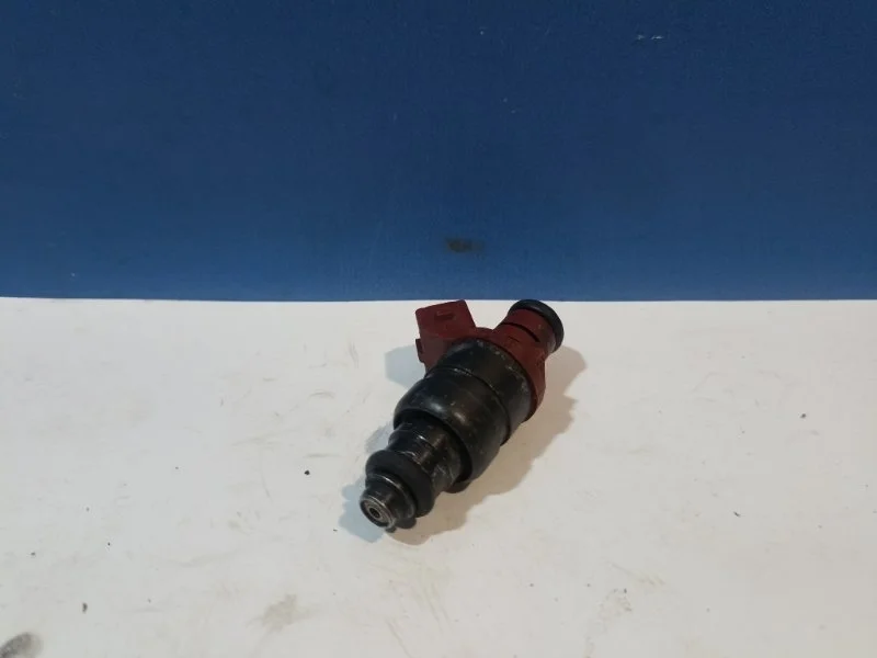 Форсунка топливная Volkswagen Passat B5 2000 - 2005 078133551BA