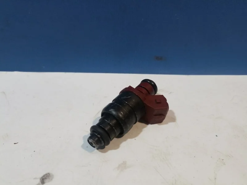 Форсунка топливная Volkswagen Passat B5 2000 - 2005 078133551BA