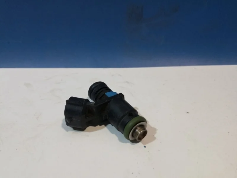 Форсунка топливная Volkswagen Polo Sedan 2011-2020 03C906031A 1.6 CFN