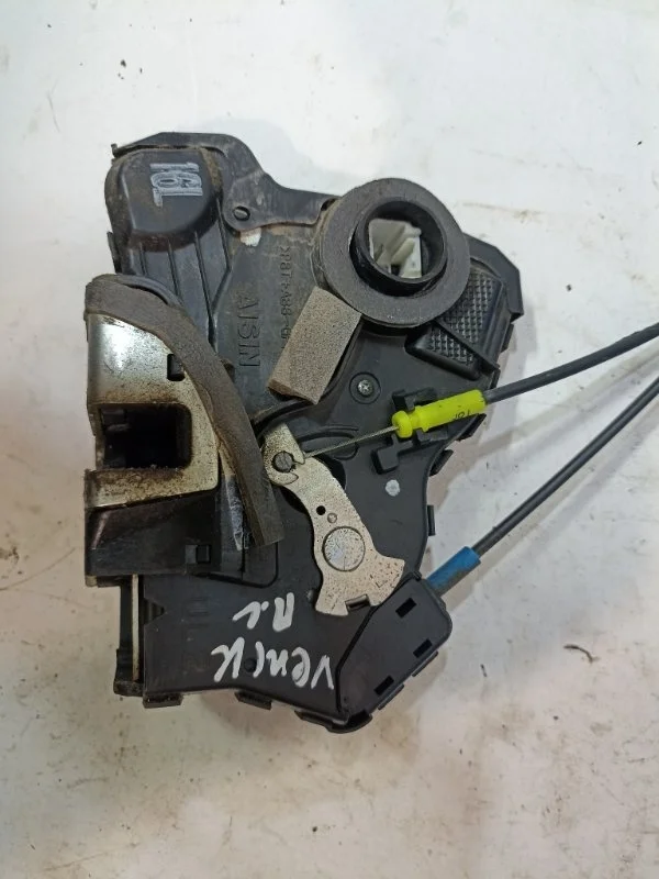 Замок двери Toyota Avensis 2 2003-2008 6904002152 T250 1.8 1ZZ-FE, передний левый