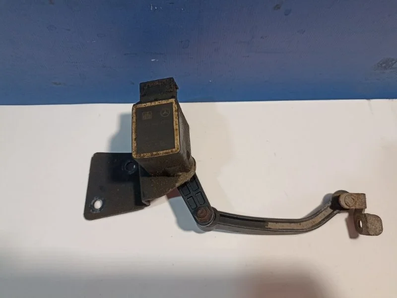 Датчик положения кузова Mercedes-Benz Ml164 63 Amg 2006 A0105427717 6.2 156.980, передний правый