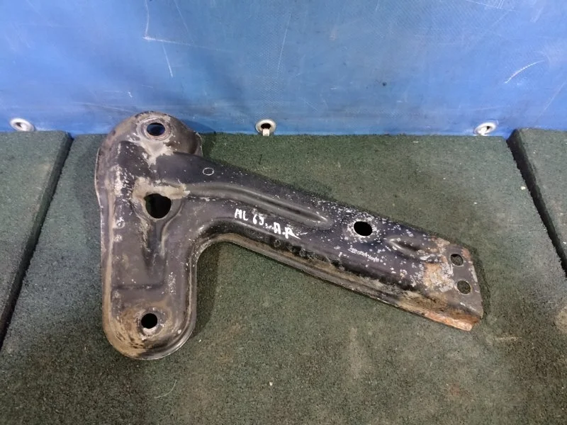 Кронштейн балки Mercedes-Benz Ml164 63 Amg 2006 A1643311040 6.2 156.980, передний правый