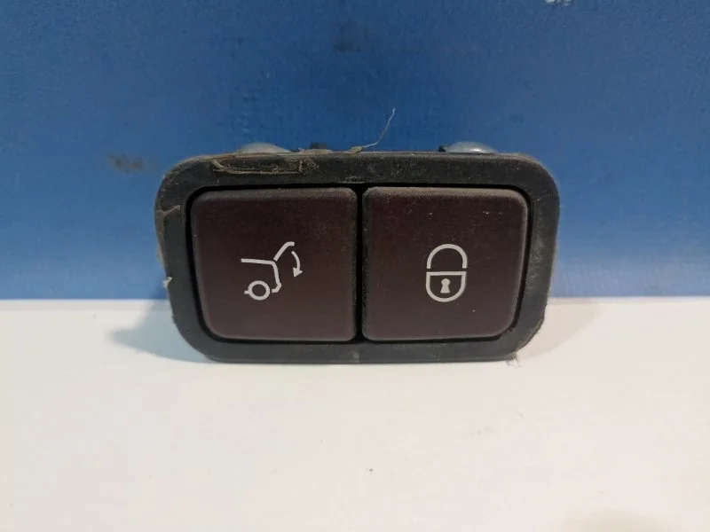 Кнопка открывания багажника Mercedes-Benz Ml164 63 Amg 2006 A2118219451 6.2 156.980
