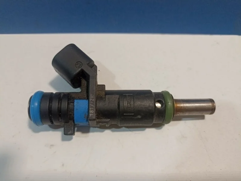 Форсунка топливная Opel Asrta J 55562599 1.6 A16XER