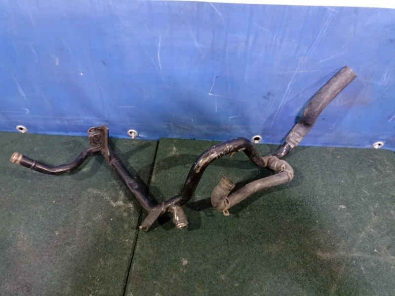 Патрубок радиатора Volkswagen Golf 4 1997-2005 06A121065D