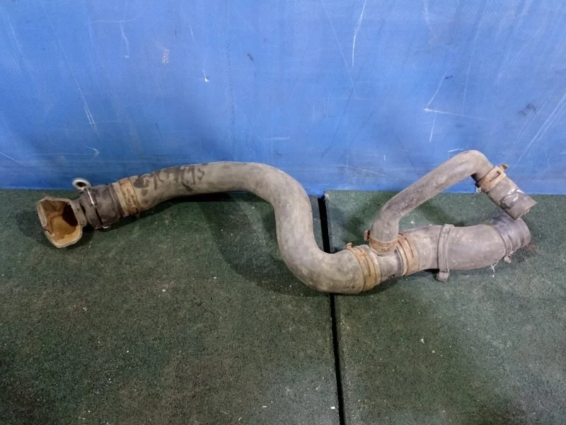 Патрубок системы охлаждения Volkswagen Golf 5 2003-2009 1K0122101CK