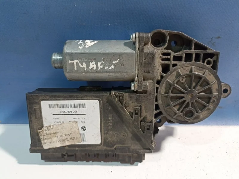 Моторчик стеклоподъемника Volkswagen Touareg 2002 - 2010 7L0959703D, задний левый