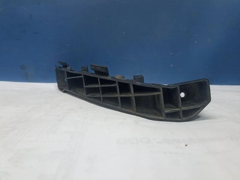 Кронштейн бампера Kia Picanto 2 2013 865181Y000 TA 1.0 G3LA, передний правый