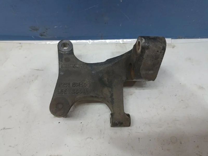 Кронштейн подушки ДВС Nissan Almera 2005 11231BM500 N16 QG18DE, передний правый