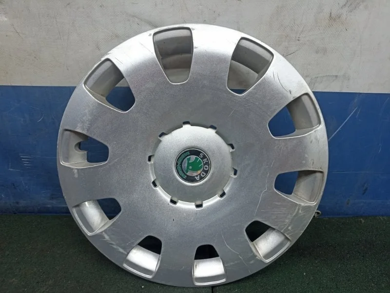 Колпак диска Skoda Octavia 2007 1U0601147G A4 1.4 BCA