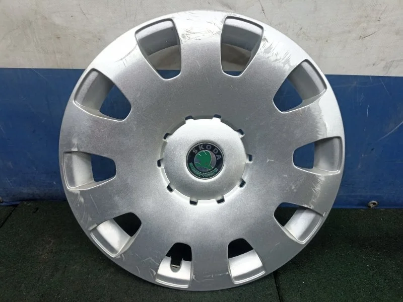 Колпак диска Skoda Octavia 2007 1U0601147G A4 1.4 BCA