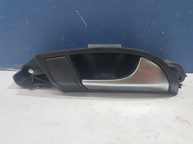 Ручка двери внутренняя Audi Q7 2005 - 2015 4L0837020, передняя правая