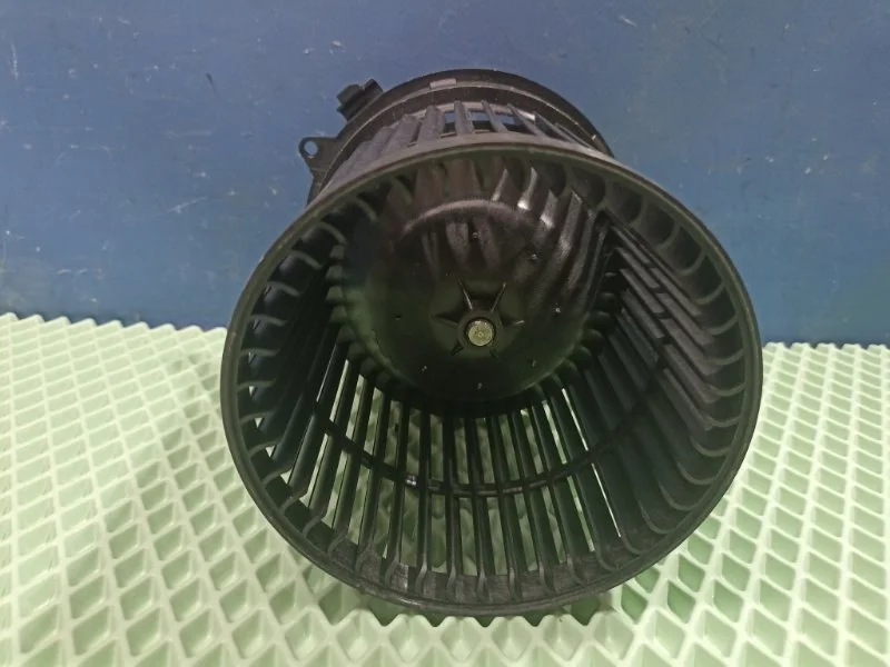 Моторчик печки Nissan Juke ZD172288 F15