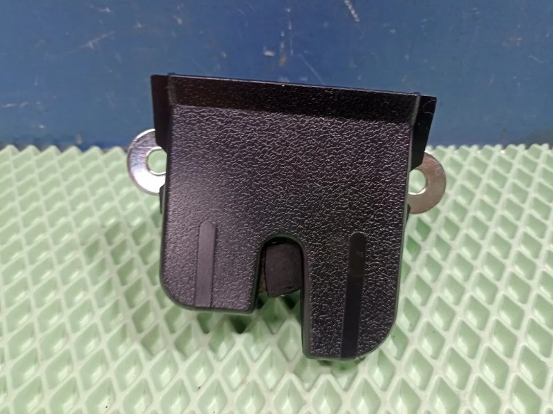 Замок двери багажника Volkswagen Golf 5 2003-2009 K1867205F5