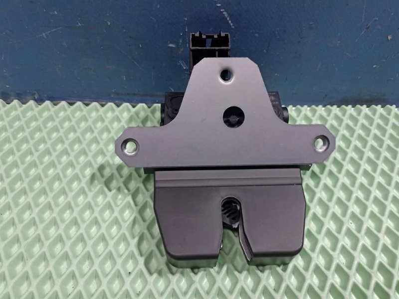 Замок багажника Ford Focus 2 Z59002R