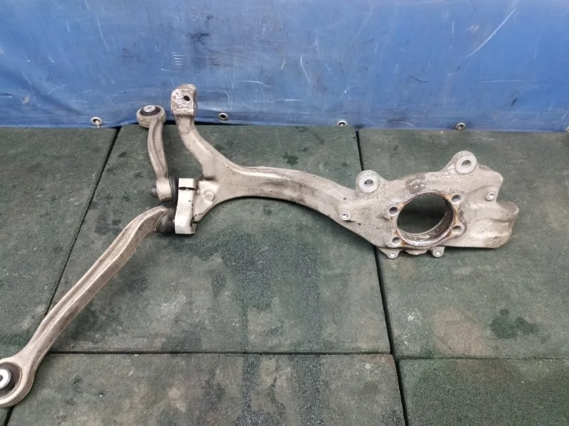 Кулак поворотный Audi A6 2005 4F0407253G 4F2 3.0 BBJ, передний левый