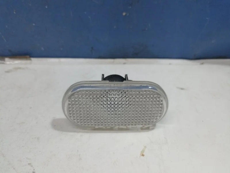Повторитель в крыло Renault Duster 1 2019 8200257684 HSA 2.0 F4R410