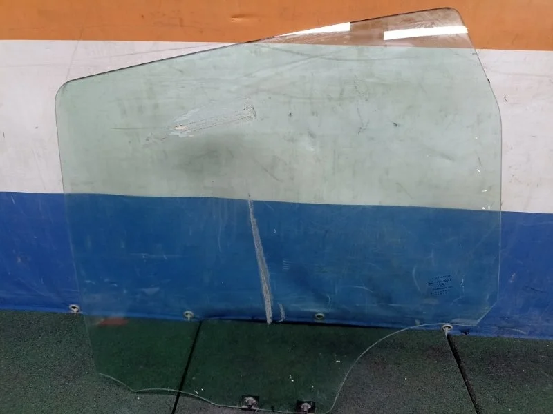 Стекло двери Renault Duster 1 2019 823015327R HSA 2.0 F4R410, заднее левое