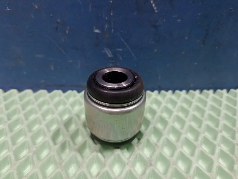 Сайлентблок Toyota Camry 1996 ST4221020010, задний