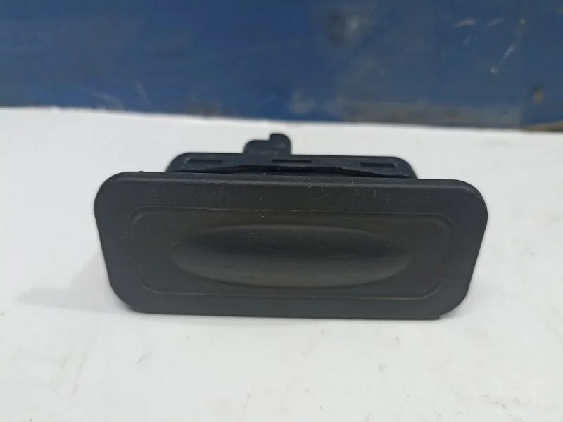 Кнопка открывания багажника Renault Kaptur 2017 8200076256 RBA 2.0 F4R410