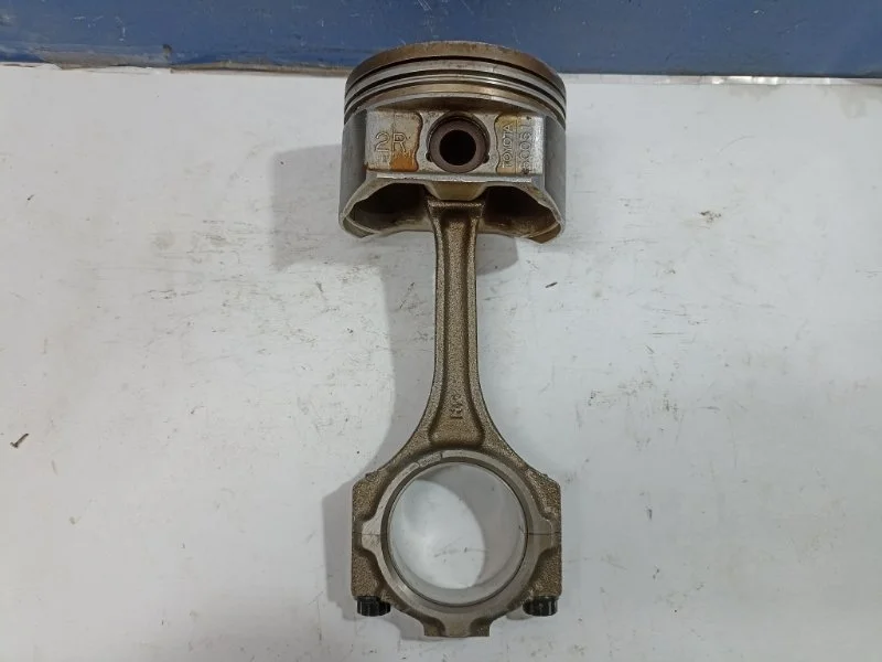 Поршень с шатуном Toyota Land Cruiser 100 1998-2005 1320150032 4.7 2UZFE