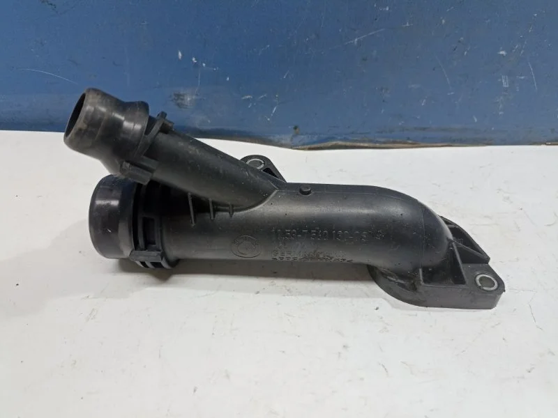 Фланец системы охлаждения Bmw 1-Series 2011 11537560130 E87/E81 1.6 N45B16