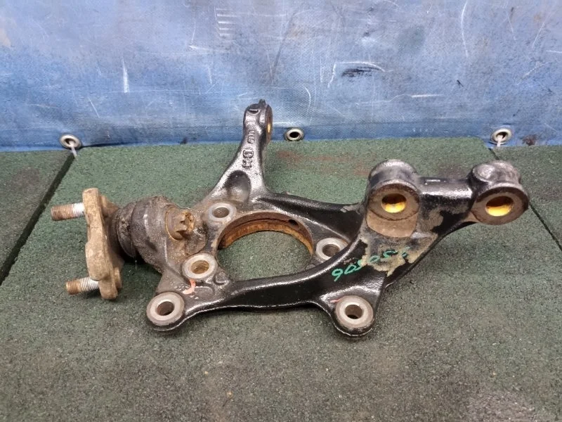 Кулак поворотный Toyota C-Hr 2017 4321210110 ZGX10 2.0 3ZR, передний левый