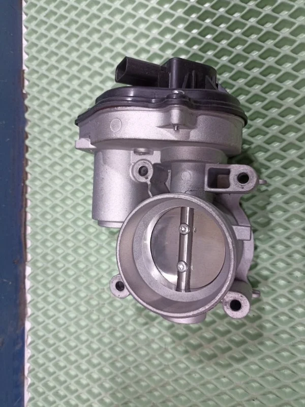 Заслонка дроссельная Ford Focus 2 1537636 1.8 QQDB