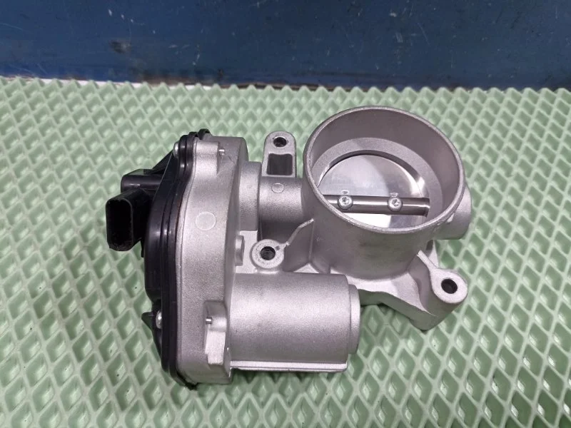 Заслонка дроссельная Ford Focus 2 1537636 1.8 QQDB
