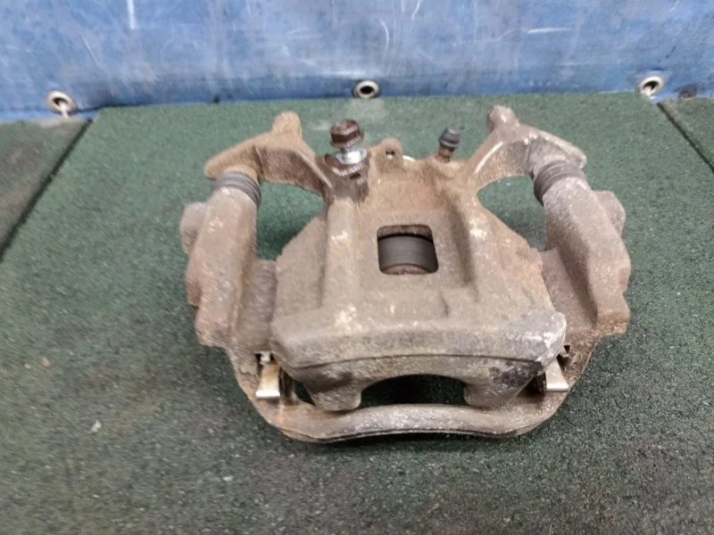 Суппорт тормозной Toyota C-Hr 2022 4783042090 ZYX10 2.0 3ZRFAE, задний правый