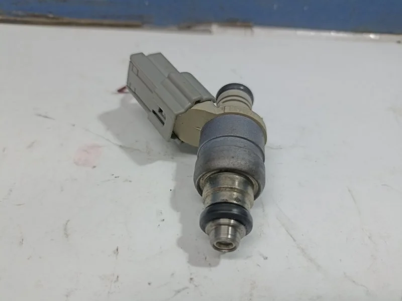 Форсунка топливная Mitsubishi Lancer 10 2010 MR988977 1.5 4A91